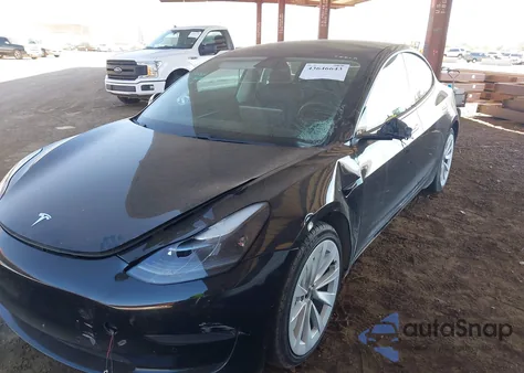 2021 Tesla Model 3 Standard Range Plus Rear-Wheel Drive z USA, uszkodzony, nr VIN 5YJ3E1EA4MF987859